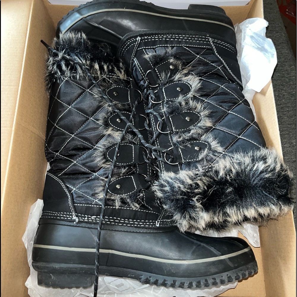 Size 9 womens Snow boots